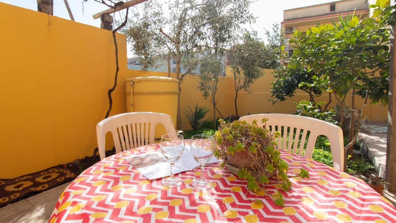 Yellow House-Villetta Con Giardino Oristano Eksteriør billede