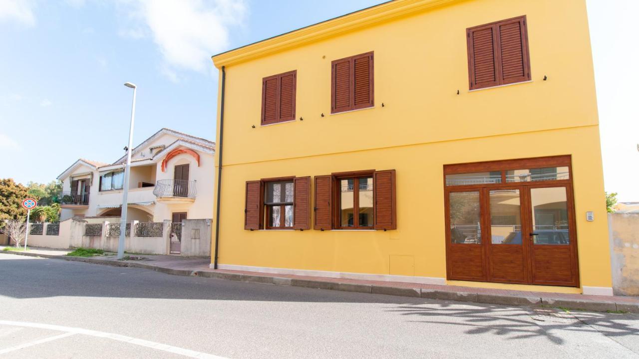 Yellow House-Villetta Con Giardino Oristano Eksteriør billede