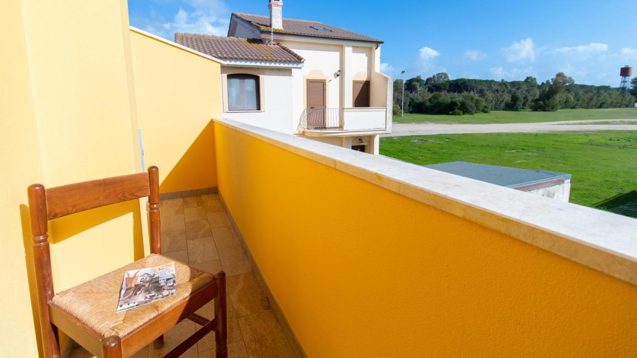 Yellow House-Villetta Con Giardino Oristano Eksteriør billede