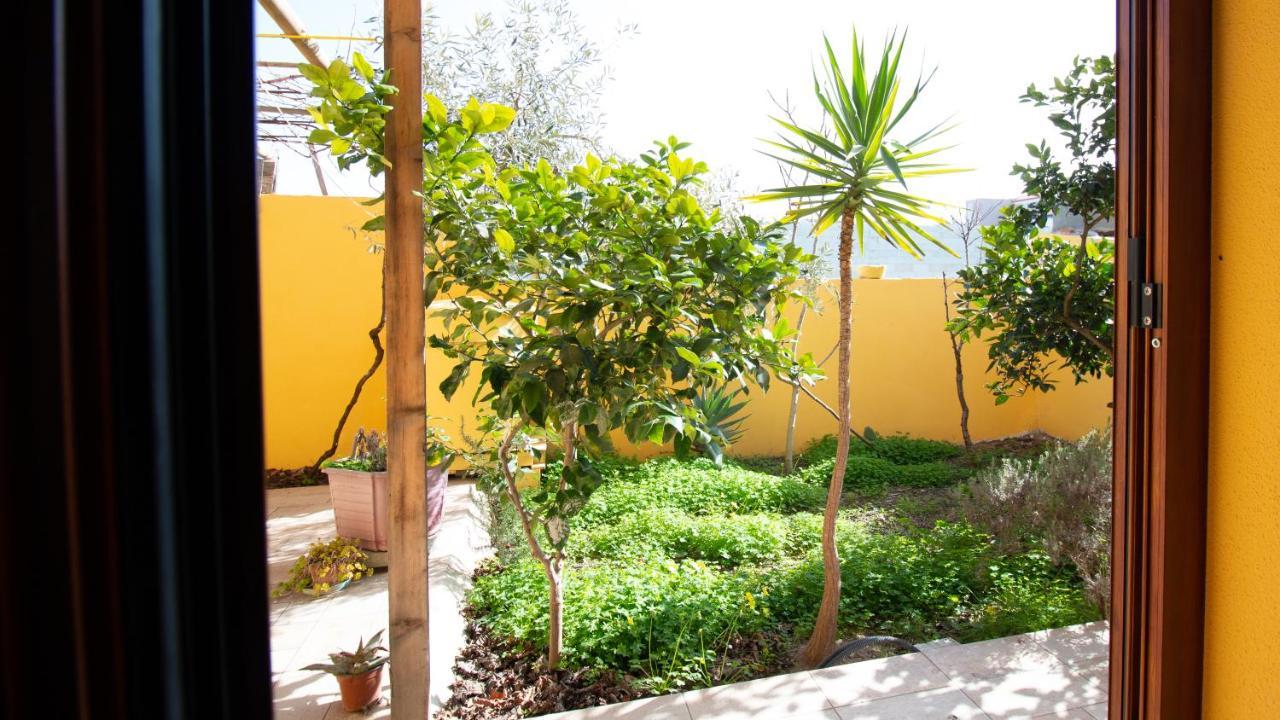 Yellow House-Villetta Con Giardino Oristano Eksteriør billede